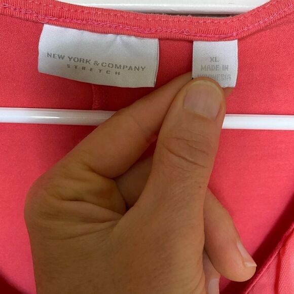 NEW York‎ & Co. coral ruffle v neck knit tank top - Picture 4 of 7